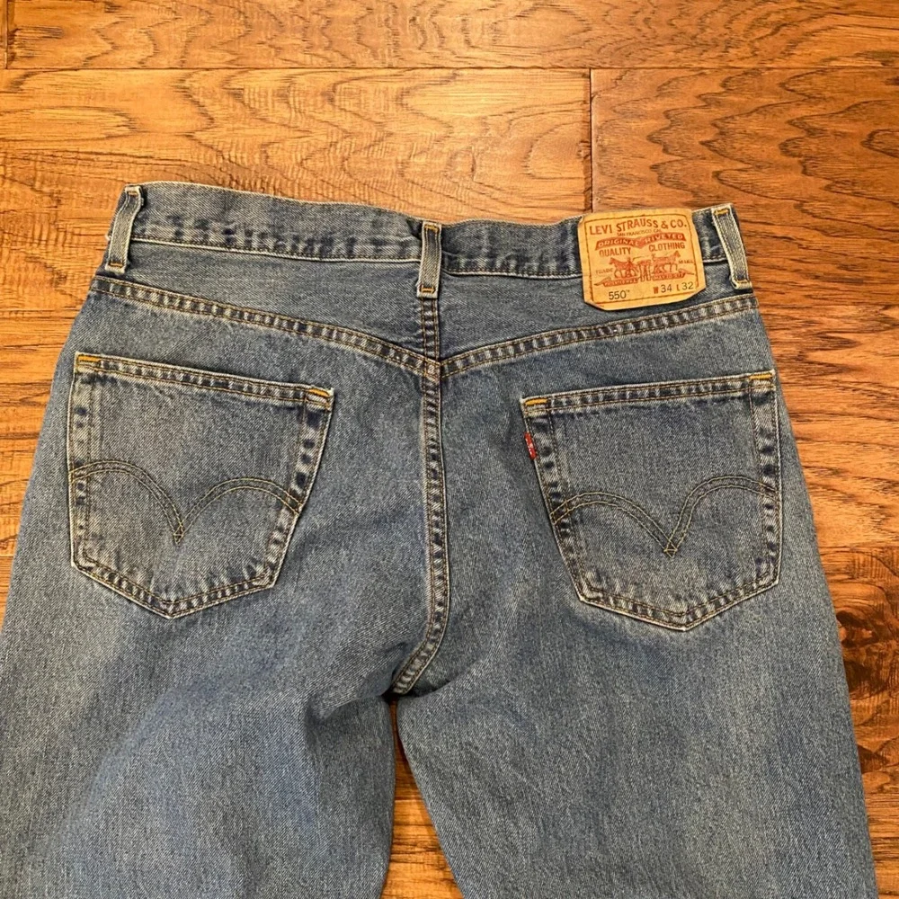 Levis 550 Relaxed Fit Jeans Mens 34x32 Medium Wash Blue Tapered Leg Denim